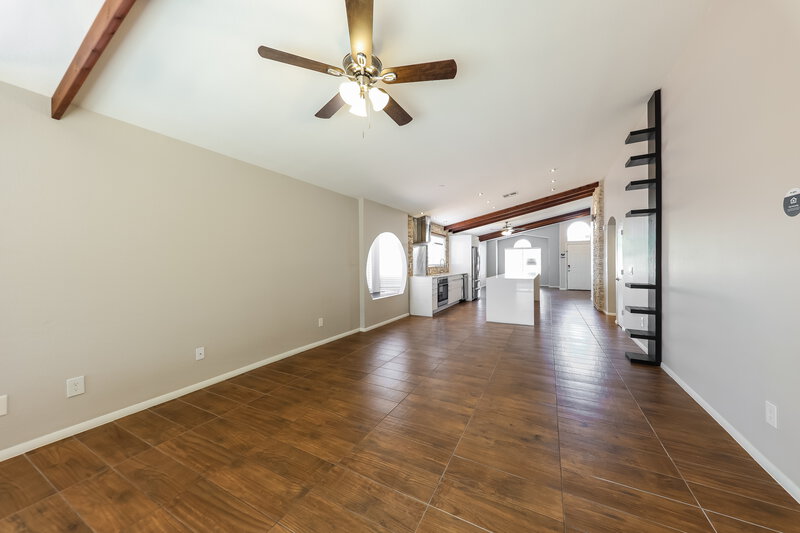 2,390/Mo, 6637 W Prickly Pear Trl Phoenix, AZ 85083 Family Room View