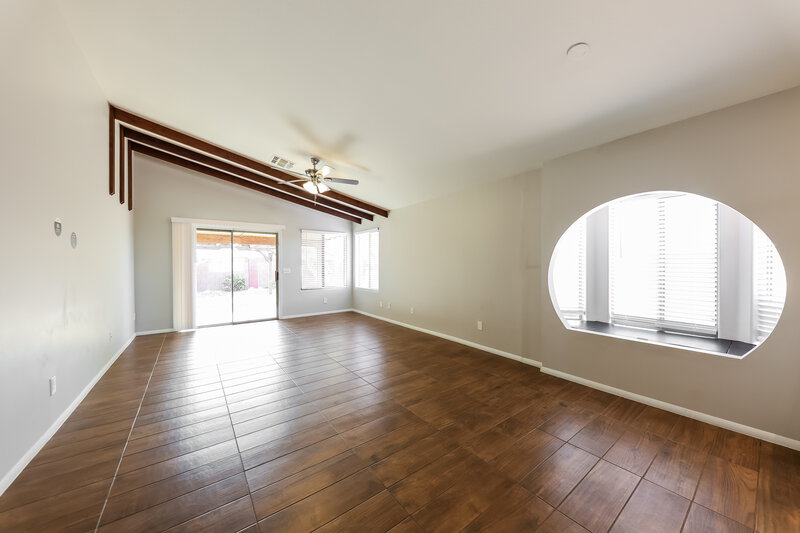 2,390/Mo, 6637 W Prickly Pear Trl Phoenix, AZ 85083 Family Room View 2