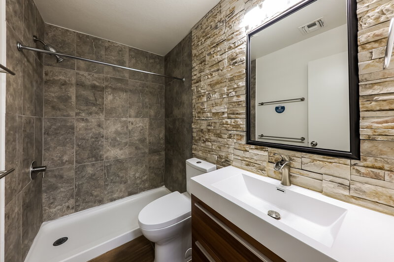 2,390/Mo, 6637 W Prickly Pear Trl Phoenix, AZ 85083 Bathroom View