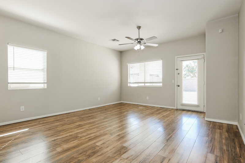 1,775/Mo, 26 N 126th Ave Avondale, AZ 85323 Living Room View 2