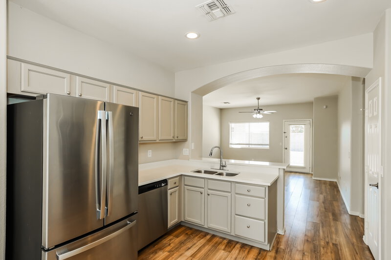 1,775/Mo, 26 N 126th Ave Avondale, AZ 85323 Kitchen View