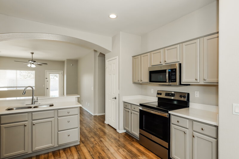 1,775/Mo, 26 N 126th Ave Avondale, AZ 85323 Kitchen View 2