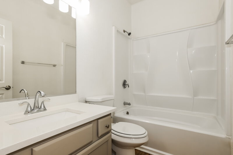 1,775/Mo, 26 N 126th Ave Avondale, AZ 85323 Bathroom View