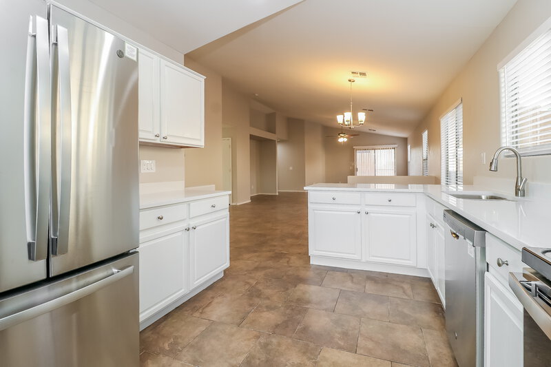 2,870/Mo, 12571 W Fairmount Ave Avondale, AZ 85392 Kitchen View 2