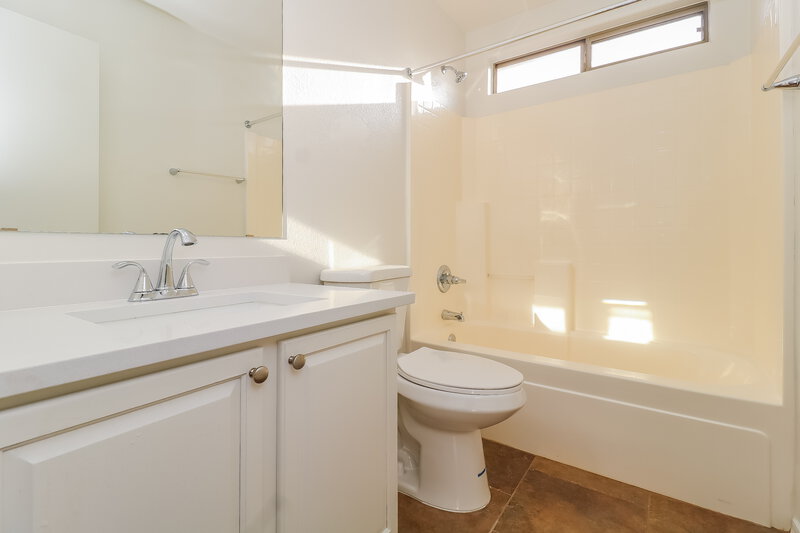 2,870/Mo, 12571 W Fairmount Ave Avondale, AZ 85392 Main Bathroom View