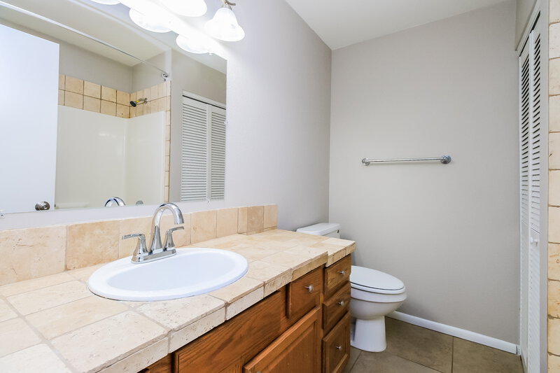 2,375/Mo, 1120 W Hackamore Street Mesa, AZ 85201 Main Bathroom View