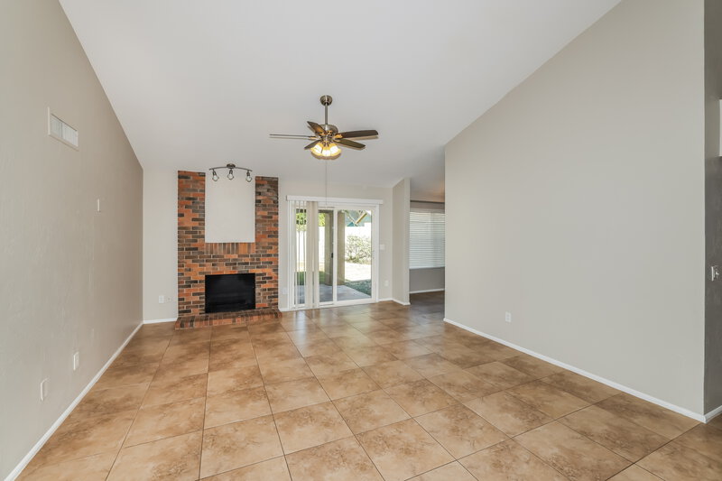 1,985/Mo, 4814 W Mcrae Way Glendale, AZ 85308 Living Room View 2