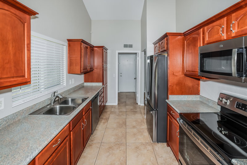 1,985/Mo, 4814 W Mcrae Way Glendale, AZ 85308 Kitchen View