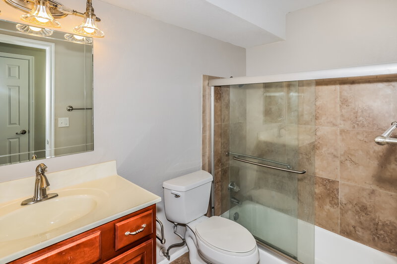 1,985/Mo, 4814 W Mcrae Way Glendale, AZ 85308 Bathroom View