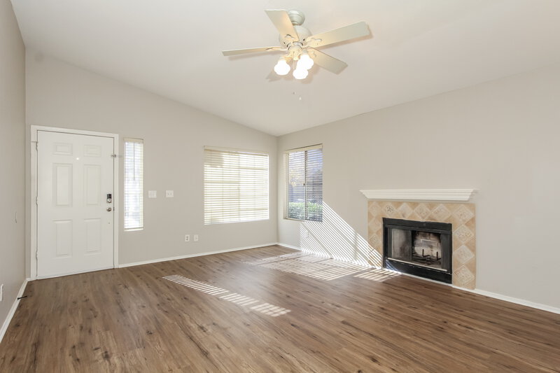 2,275/Mo, 1144 E Liberty Shores Dr Gilbert, AZ 85234 Living Room View