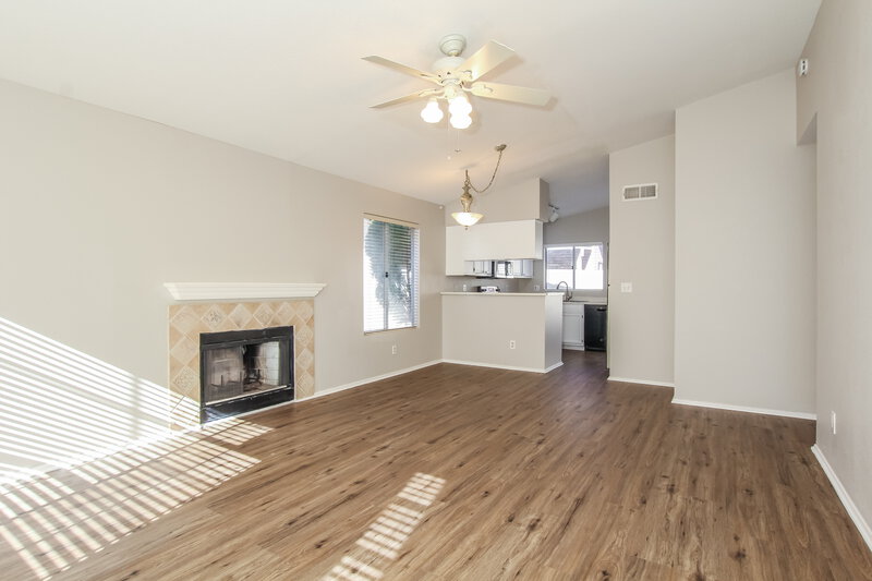 2,275/Mo, 1144 E Liberty Shores Dr Gilbert, AZ 85234 Living Room View 2