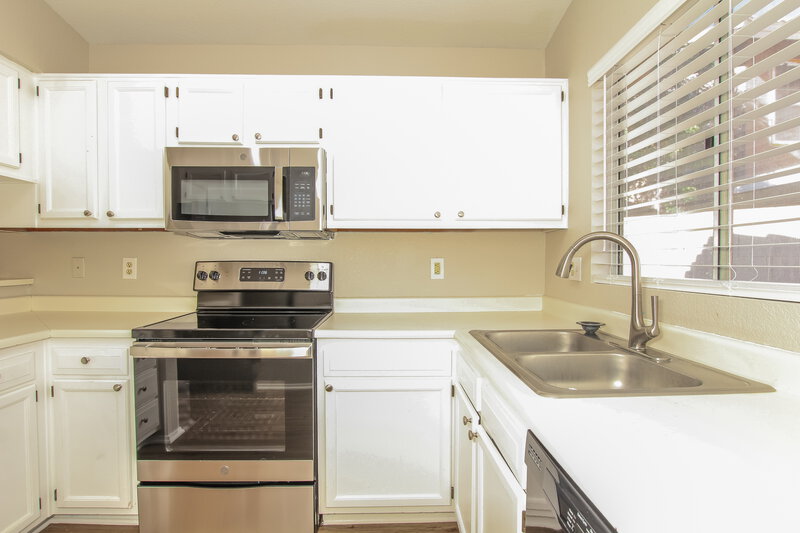 2,275/Mo, 1144 E Liberty Shores Dr Gilbert, AZ 85234 Kitchen View