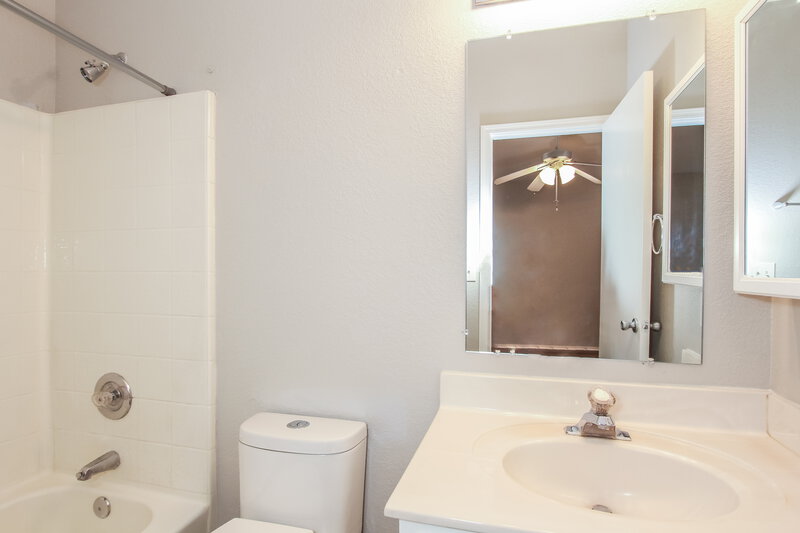 2,275/Mo, 1144 E Liberty Shores Dr Gilbert, AZ 85234 Main Bathroom View