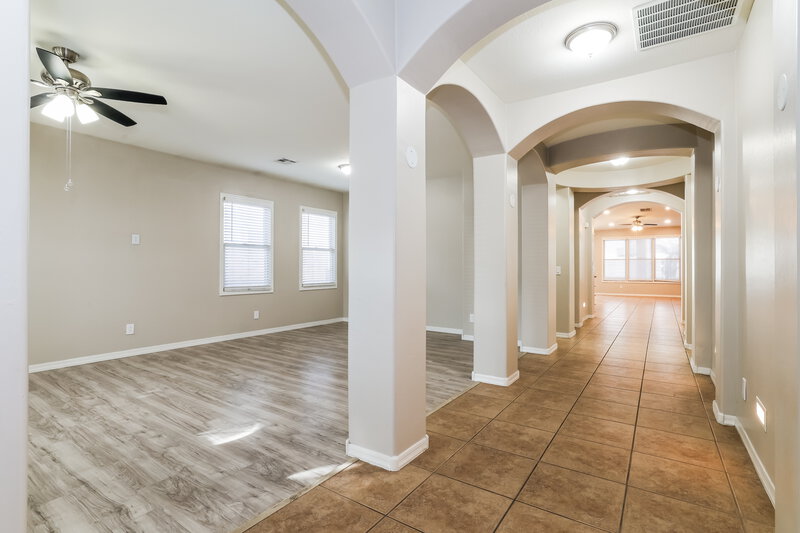 2,150/Mo, 4132 W Lydia Ln Phoenix, AZ 85041 Living Room View