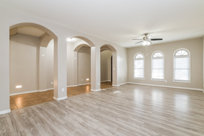 2,150/Mo, 4132 W Lydia Ln Phoenix, AZ 85041 Living Room View 2