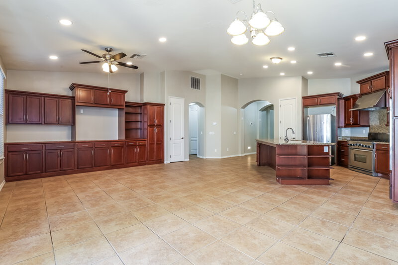 2,150/Mo, 4132 W Lydia Ln Phoenix, AZ 85041 Dining Room View 2