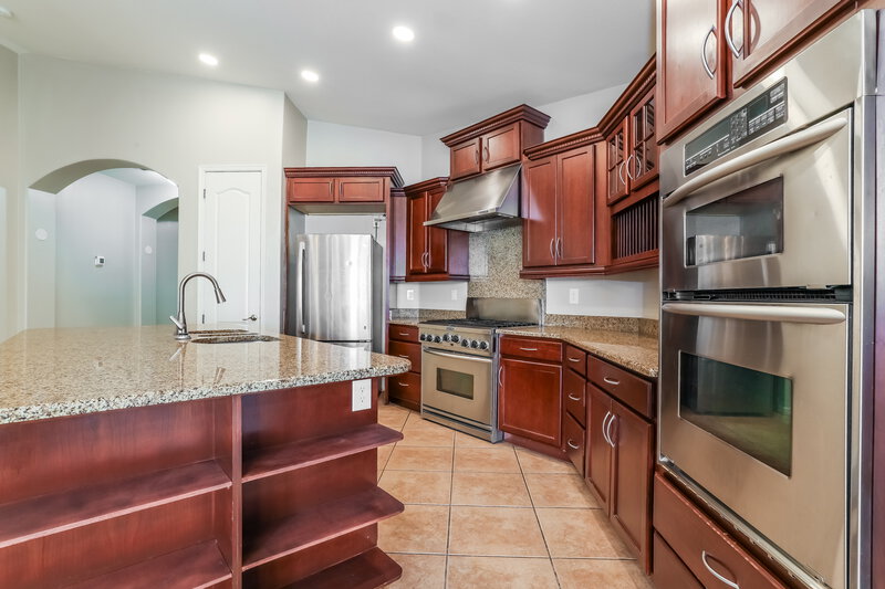 2,150/Mo, 4132 W Lydia Ln Phoenix, AZ 85041 Kitchen View