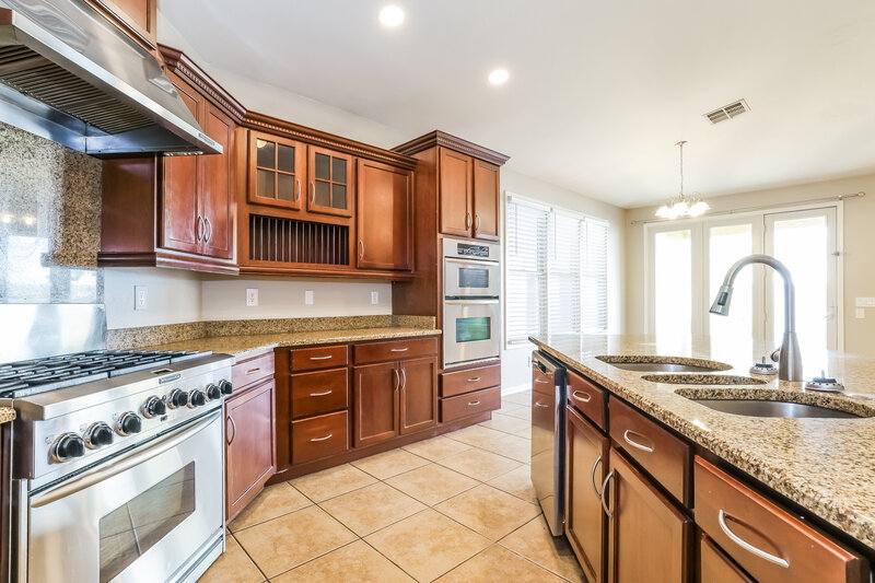 2,150/Mo, 4132 W Lydia Ln Phoenix, AZ 85041 Kitchen View 2