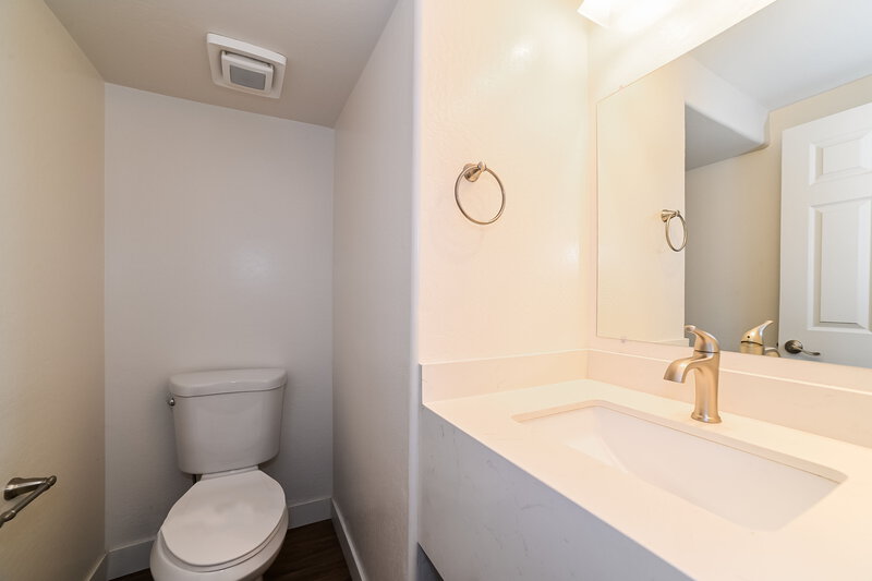 2,160/Mo, 6535 W Adams St Phoenix, AZ 85043 Bathroom View