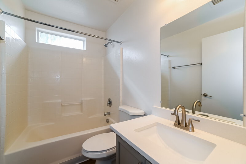 2,160/Mo, 6535 W Adams St Phoenix, AZ 85043 Bathroom View 2