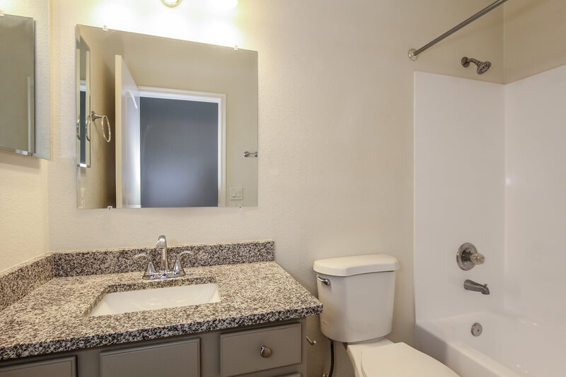 2,245/Mo, 6482 W Matilda Ln Glendale, AZ 85308 Bathroom View