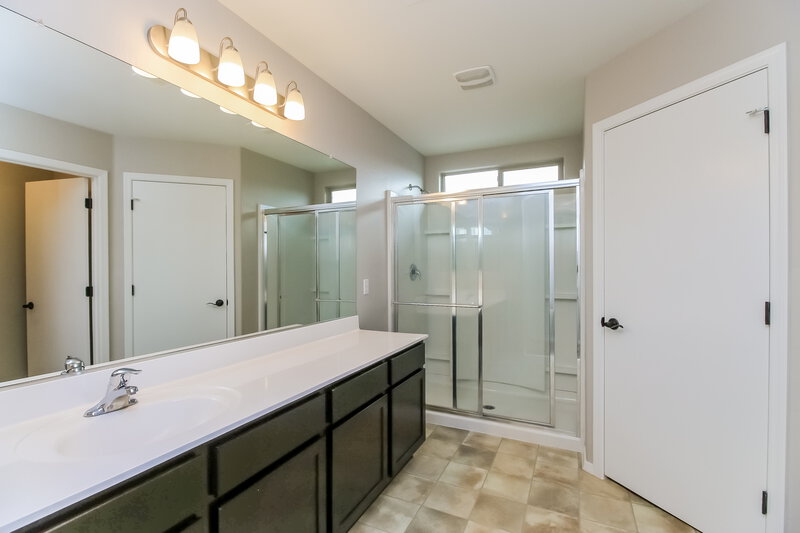 2,040/Mo, 1885 W Stagecoach St Apache Junction, AZ 85120 Main Bathroom View