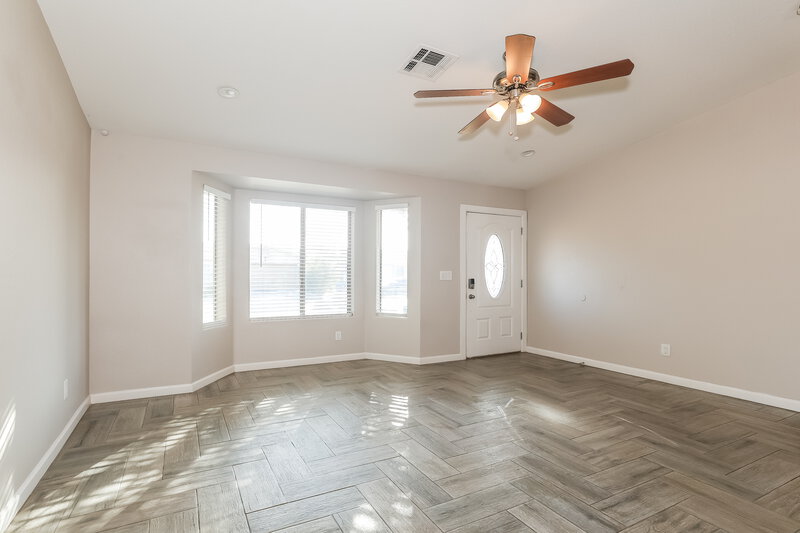 2,085/Mo, 6614 W Pima St Phoenix, AZ 85043 Living Room View