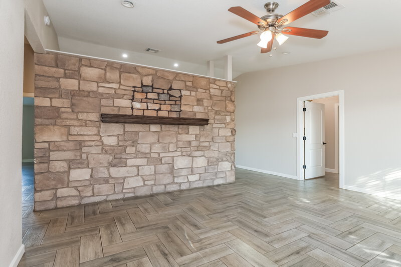 2,085/Mo, 6614 W Pima St Phoenix, AZ 85043 Living Room View 2