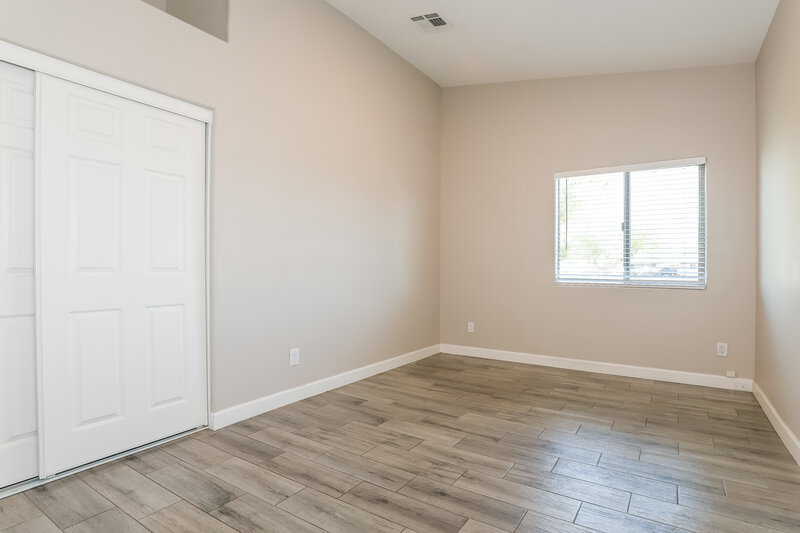2,085/Mo, 6614 W Pima St Phoenix, AZ 85043 Bedroom View