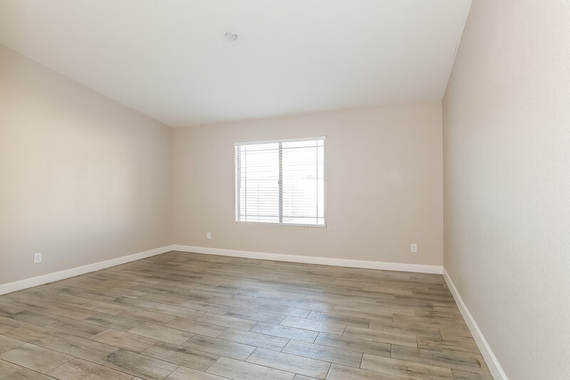 2,085/Mo, 6614 W Pima St Phoenix, AZ 85043 Bedroom View 3