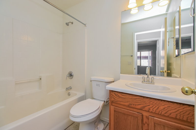 1,985/Mo, 963 E Pima Ave Apache Junction, AZ 85119 Bathroom View