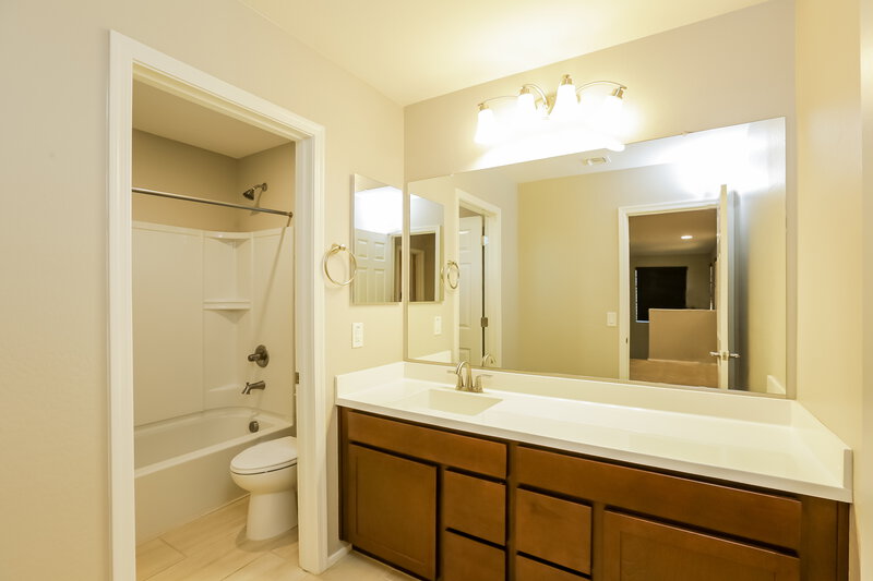 2,340/Mo, 248 N Sandal Mesa, AZ 85205 Bathroom View
