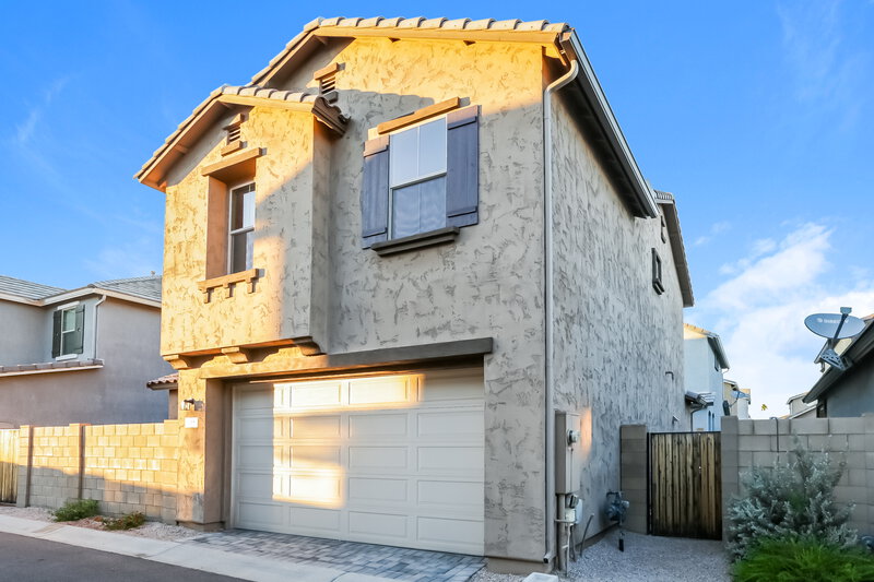 2,340/Mo, 248 N Sandal Mesa, AZ 85205 Garage View