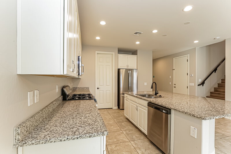 2,490/Mo, 4819 W St Anne Ave Laveen, AZ 85339 Kitchen View