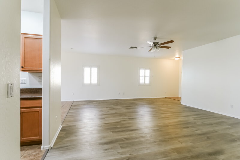 2,080/Mo, 41302 N Hudson Trl Anthem, AZ 85086 Living Room View 4