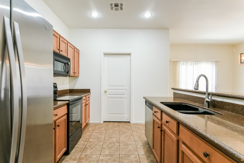 2,080/Mo, 41302 N Hudson Trl Anthem, AZ 85086 Kitchen View