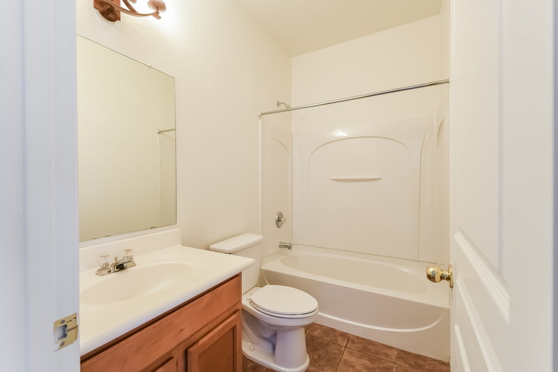 2,080/Mo, 41302 N Hudson Trl Anthem, AZ 85086 Bathroom View