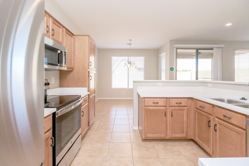2,300/Mo, 6697 S Cartier Dr Gilbert, AZ 85298 Kitchen View