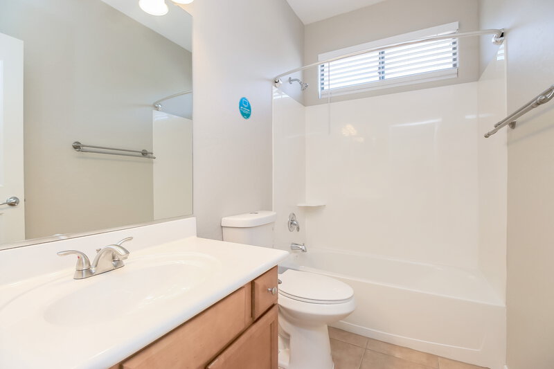 2,300/Mo, 6697 S Cartier Dr Gilbert, AZ 85298 Bathroom View