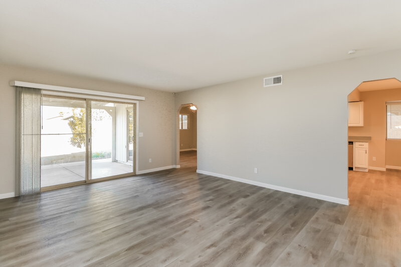 2,370/Mo, 502 W Barrow Dr Chandler, AZ 85225 Living Room View 2