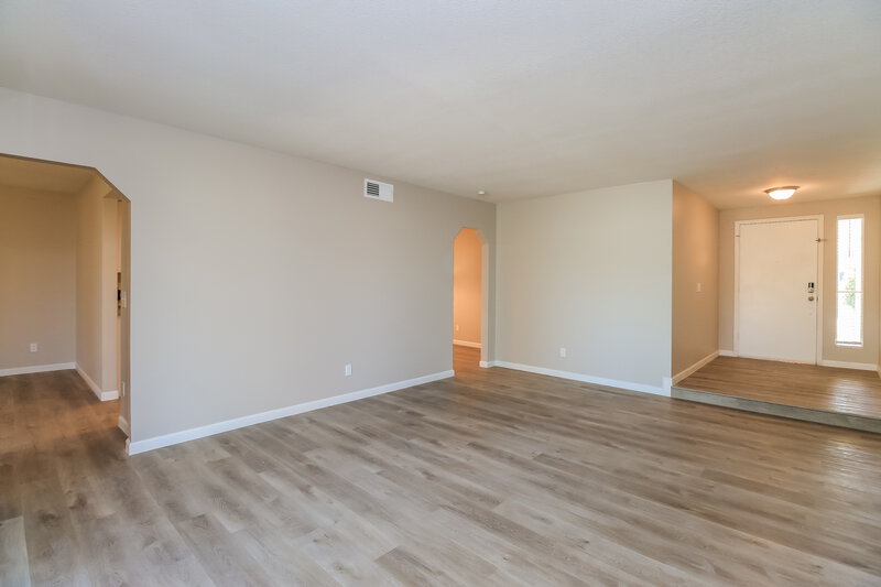 2,370/Mo, 502 W Barrow Dr Chandler, AZ 85225 Living Room View 3