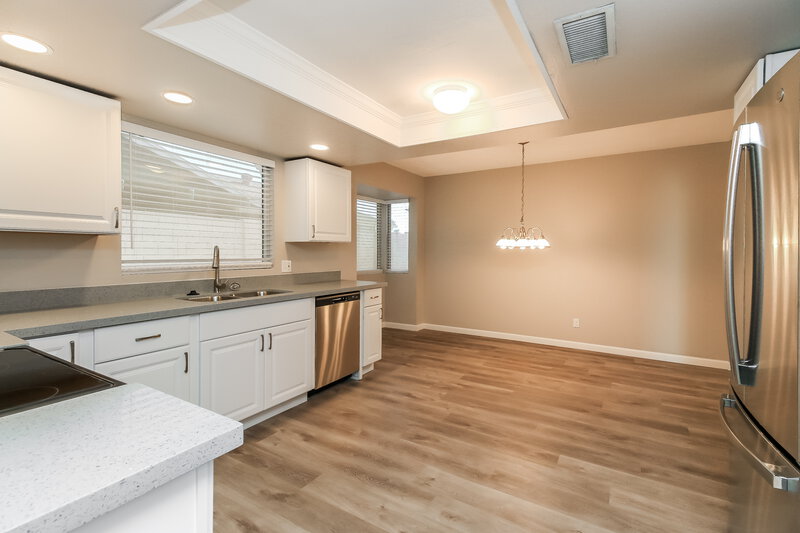 2,370/Mo, 502 W Barrow Dr Chandler, AZ 85225 Kitchen View