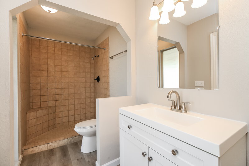 2,370/Mo, 502 W Barrow Dr Chandler, AZ 85225 Main Bathroom View