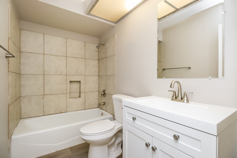 2,370/Mo, 502 W Barrow Dr Chandler, AZ 85225 Bathroom View