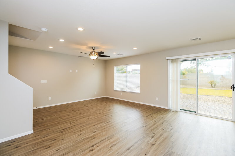 2,395/Mo, 919 W Kowalsky Ln Phoenix, AZ 85041 Living Room View