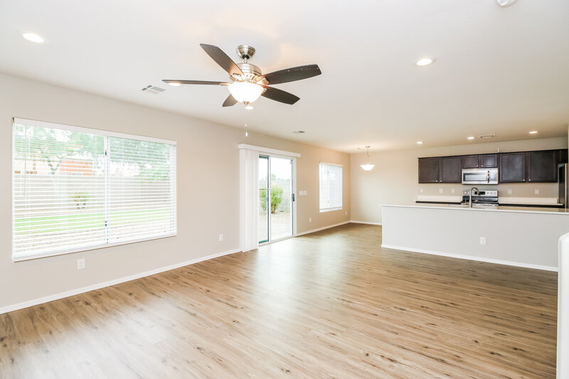 2,395/Mo, 919 W Kowalsky Ln Phoenix, AZ 85041 Living Room View 2