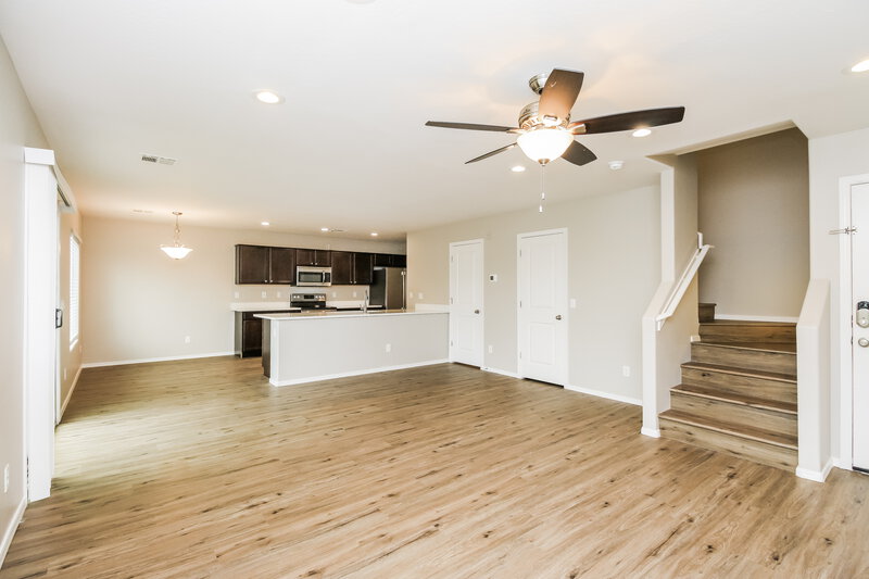 2,395/Mo, 919 W Kowalsky Ln Phoenix, AZ 85041 Living Room View 3