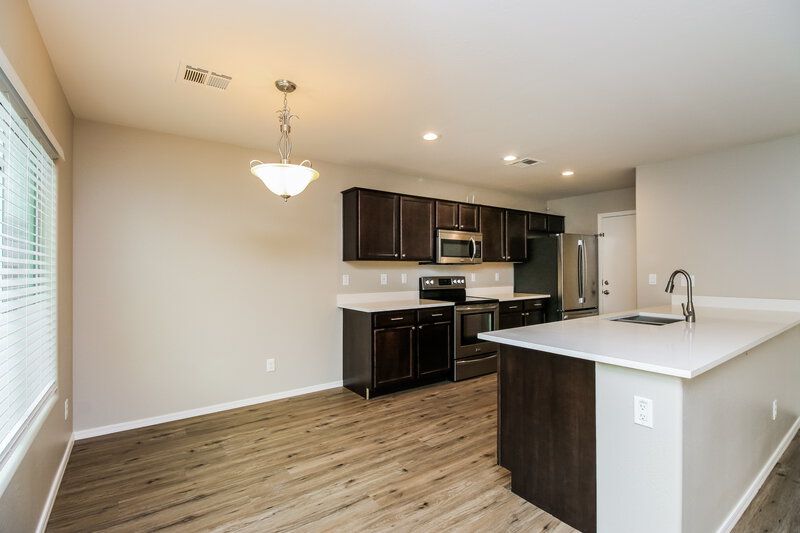 2,395/Mo, 919 W Kowalsky Ln Phoenix, AZ 85041 Kitchen View