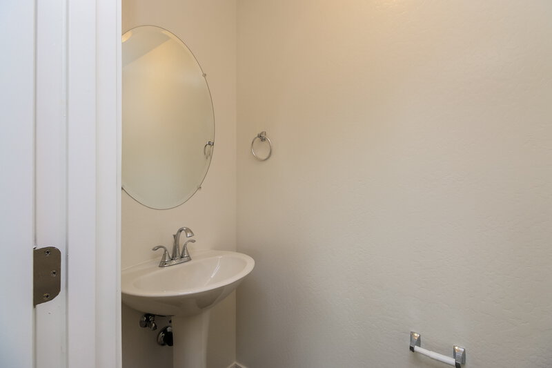 2,395/Mo, 919 W Kowalsky Ln Phoenix, AZ 85041 Powder Room View