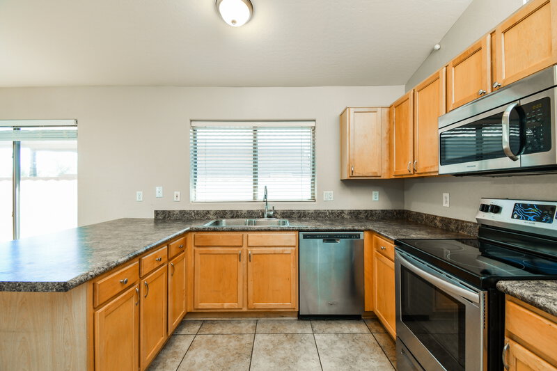 2,080/Mo, 3879 S Conestoga Rd Apache Junction, AZ 85119 Kitchen View 2